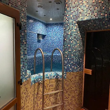 Bed & Breakfast відпочинковий комплекс,міні старий дворик *