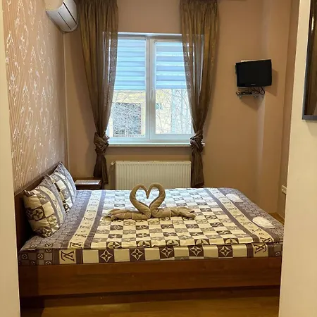 відпочинковий комплекс,міні старий дворик Bed & Breakfast Lvov