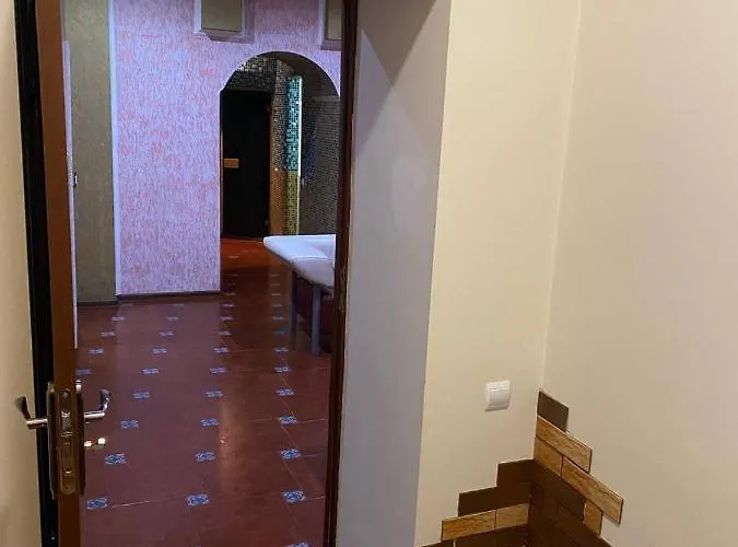 Bed & Breakfast відпочинковий комплекс,міні старий дворик *