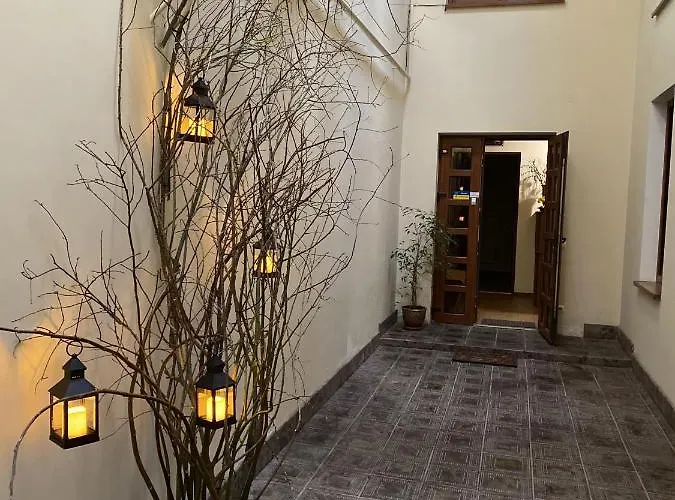 відпочинковий комплекс,міні старий дворик Bed & Breakfast Lvov