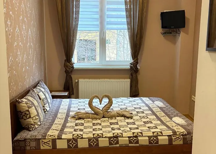 відпочинковий комплекс,міні старий дворик Bed & Breakfast Lvov
