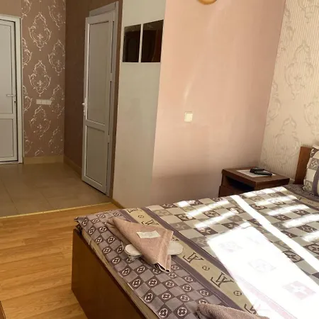 відпочинковий комплекс,міні старий дворик Panzió Lviv