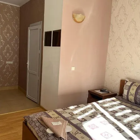 відпочинковий комплекс,міні старий дворик Panzió Lviv